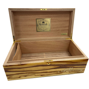Sandalwood Humidor + 3 druhy Doutníků Gurkha 35th Anniversary po 25 kusech